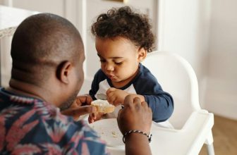 De ultieme gids voor de basisprincipes van babyvoeding